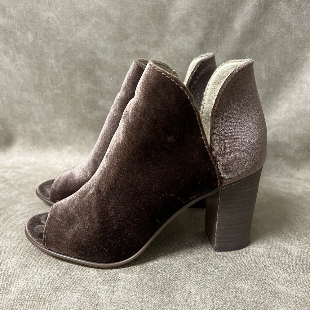 STEVE MADDEN Kaitt Women's Brown Velvet Open Toe Slip-on Booties - US Size 6